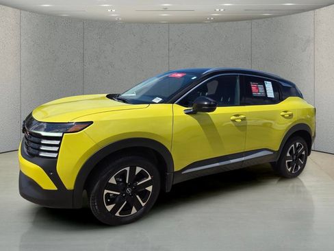 Used 2025 Nissan Kicks SR FWD image 1