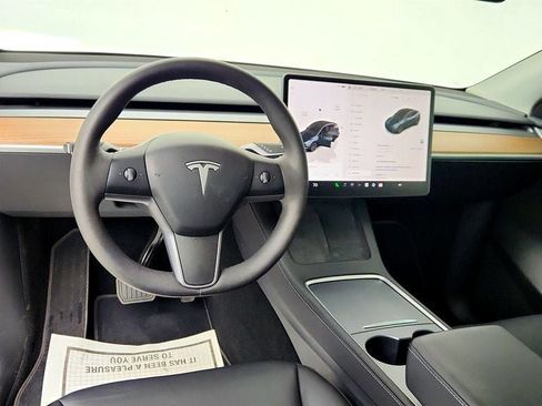 Used 2024 Tesla Model Y Long Range image 12