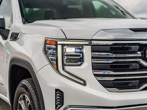 Used 2025 GMC Sierra 1500 SLT image 10