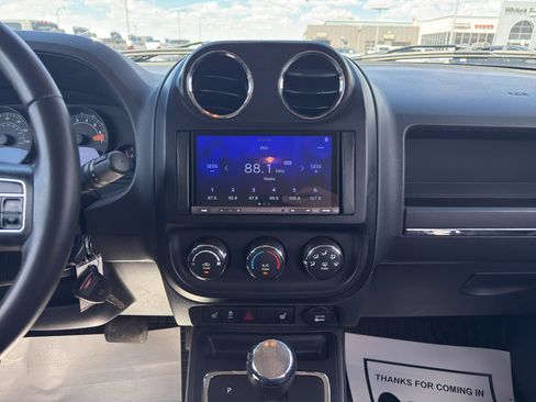 Used 2014 Jeep Patriot Latitude AWD/4WD image 16