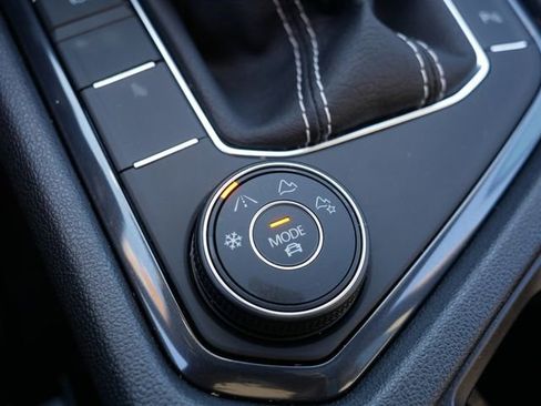 Certified 2024 Volkswagen Tiguan SE R-Line image 33