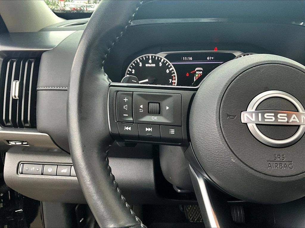 Used 2025 Nissan Pathfinder SL AWD/4WD image 13