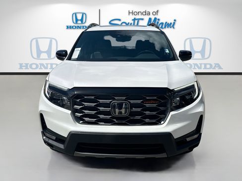 Used 2024 Honda Passport TrailSport image 2