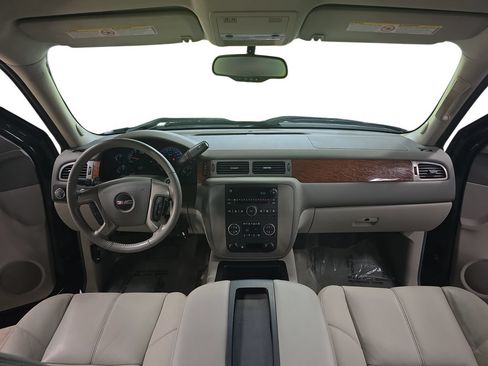 Used 2008 GMC Sierra 2500 SLT w/ Z71 Off-Road Package AWD/4WD image 9
