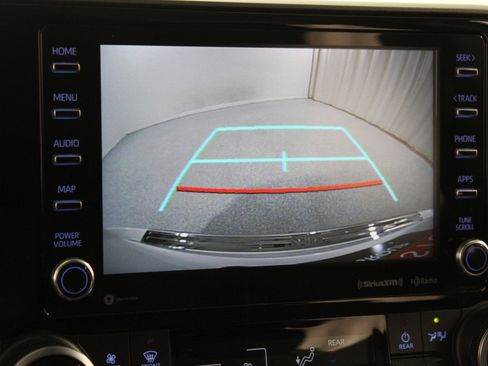 Used 2021 Toyota Highlander XLE image 13