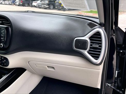 Used 2020 Kia Soul LX FWD image 18