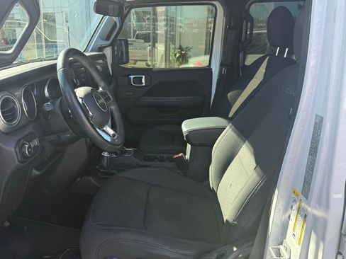 Used 2019 Jeep Wrangler Unlimited Sahara image 9