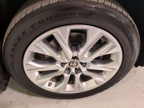 Used 2020 Toyota Highlander Limited image 20