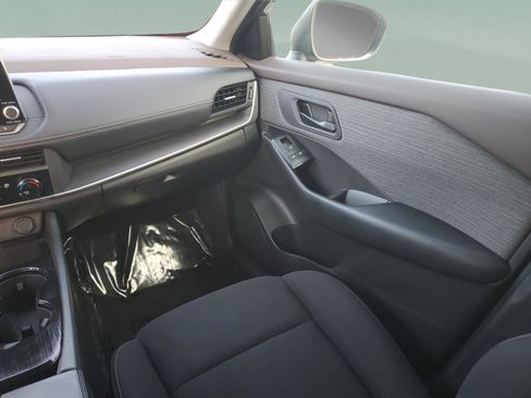 Used 2023 Nissan Rogue S image 14