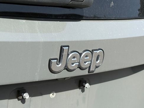 Used 2020 Jeep Renegade Latitude image 9