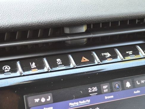 Used 2023 Jeep Grand Cherokee L Laredo image 33