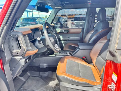 Used 2024 Ford Bronco Outer Banks image 10