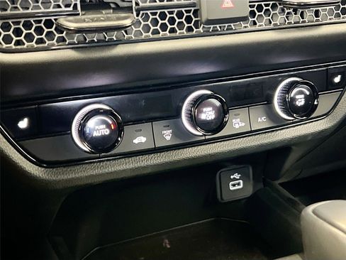Certified 2025 Honda HR-V Sport image 9