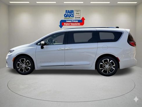 New 2026 Chrysler Pacifica Pinnacle FWD image 9