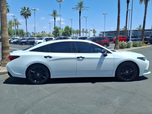 Used 2021 Toyota Avalon XSE w/ Carpet Mat Package (TMS) FWD image 3