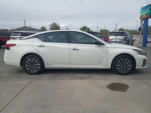 Used 2025 Nissan Altima 2.5 SV FWD image 5
