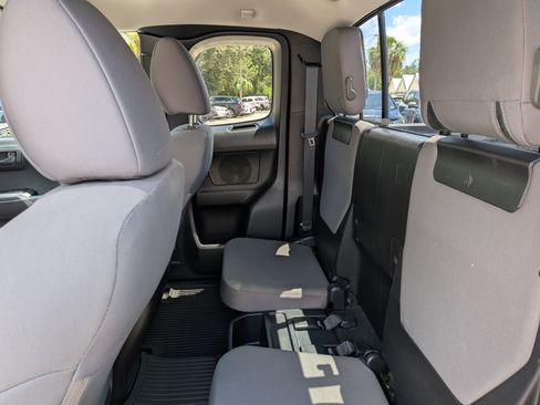 Used 2022 Toyota Tacoma SR5 RWD image 14