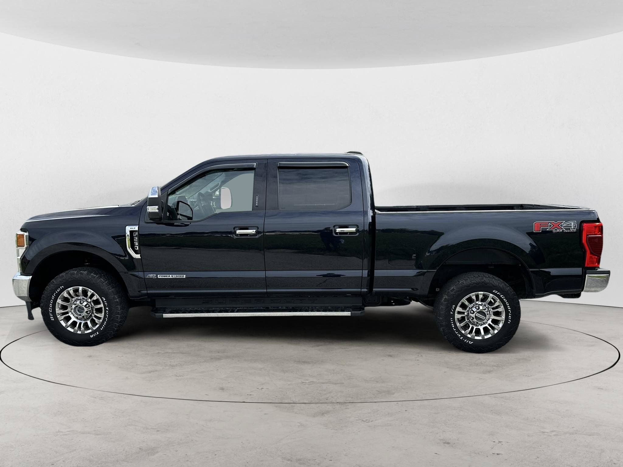 Used 2021 Ford F250 XLT w/ XLT Premium Package AWD/4WD image 3