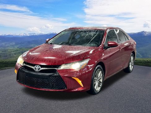 Used 2017 Toyota Camry SE image 1