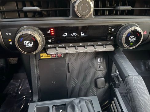 Used 2025 Toyota 4Runner Limited image 29