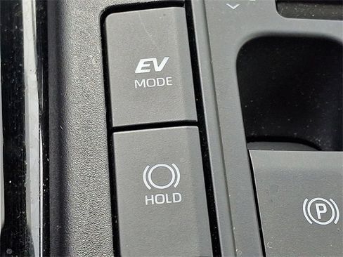 Certified 2025 Toyota Prius LE image 24