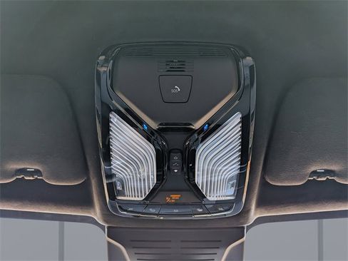 Used 2025 BMW X7 M60i w/ Executive Package image 28