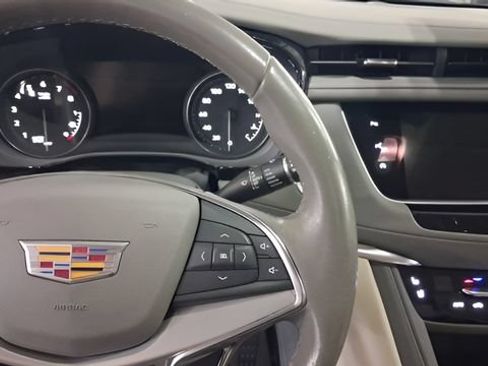 Used 2021 Cadillac XT5 Premium Luxury FWD image 10