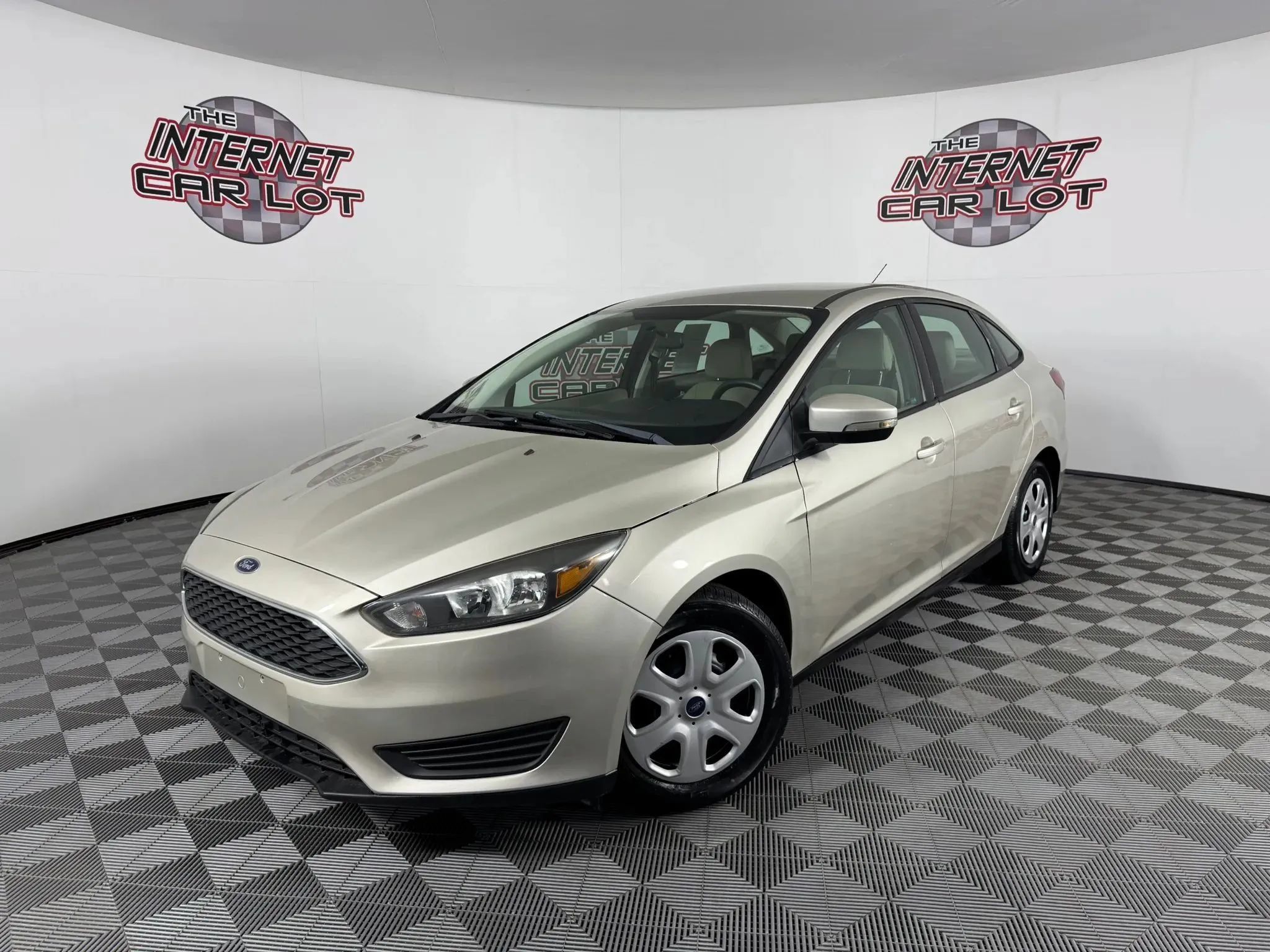 Used 2017 Ford Focus SE FWD image 1