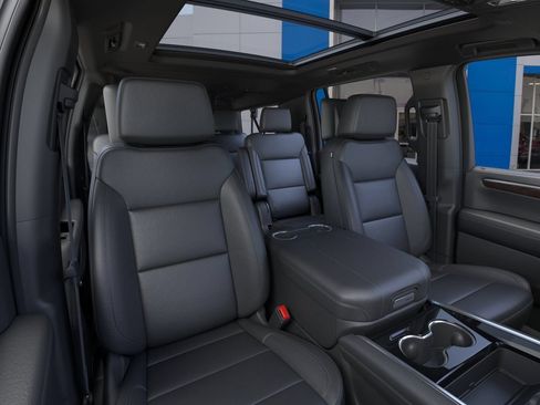 New 2026 Chevrolet Suburban Z71 w/ Z71 Off-Road Package AWD/4WD image 17