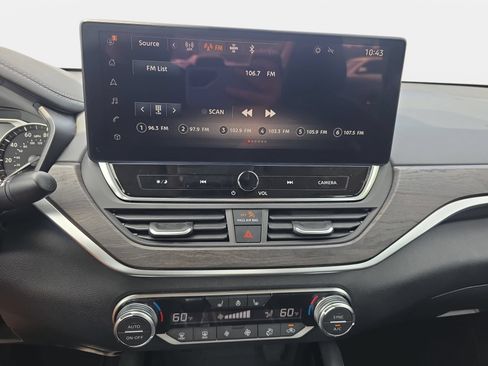 Used 2025 Nissan Altima 2.5 SL FWD image 19
