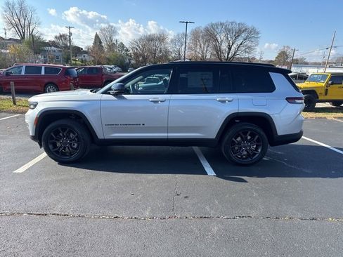 New 2025 Jeep Grand Cherokee L Limited w/ Trailer Tow Package image 4