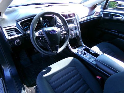 Used 2017 Ford Fusion SE FWD image 14