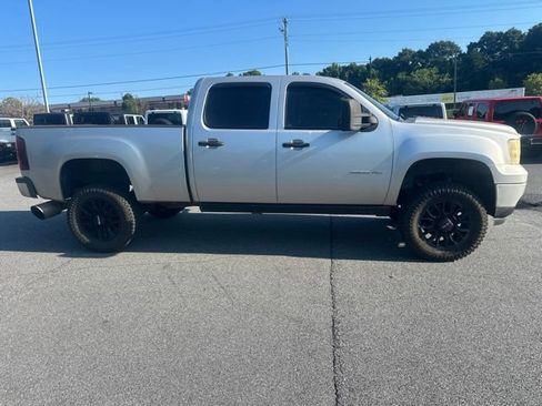 Used 2011 GMC Sierra 2500 SLE w/ SLE Preferred Package AWD/4WD image 2