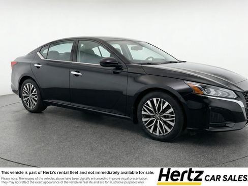 Used 2025 Nissan Altima 2.5 SV FWD image 1