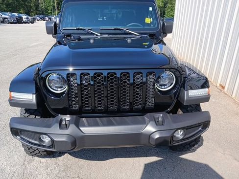 Used 2023 Jeep Gladiator Sport AWD/4WD image 13