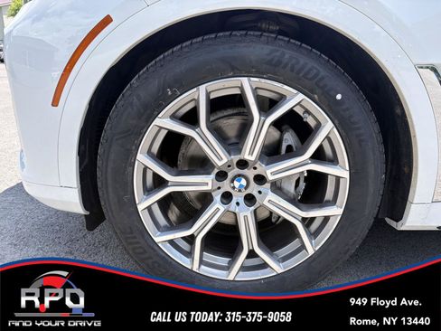 Used 2021 BMW X7 xDrive40i w/ Premium Package AWD/4WD image 9