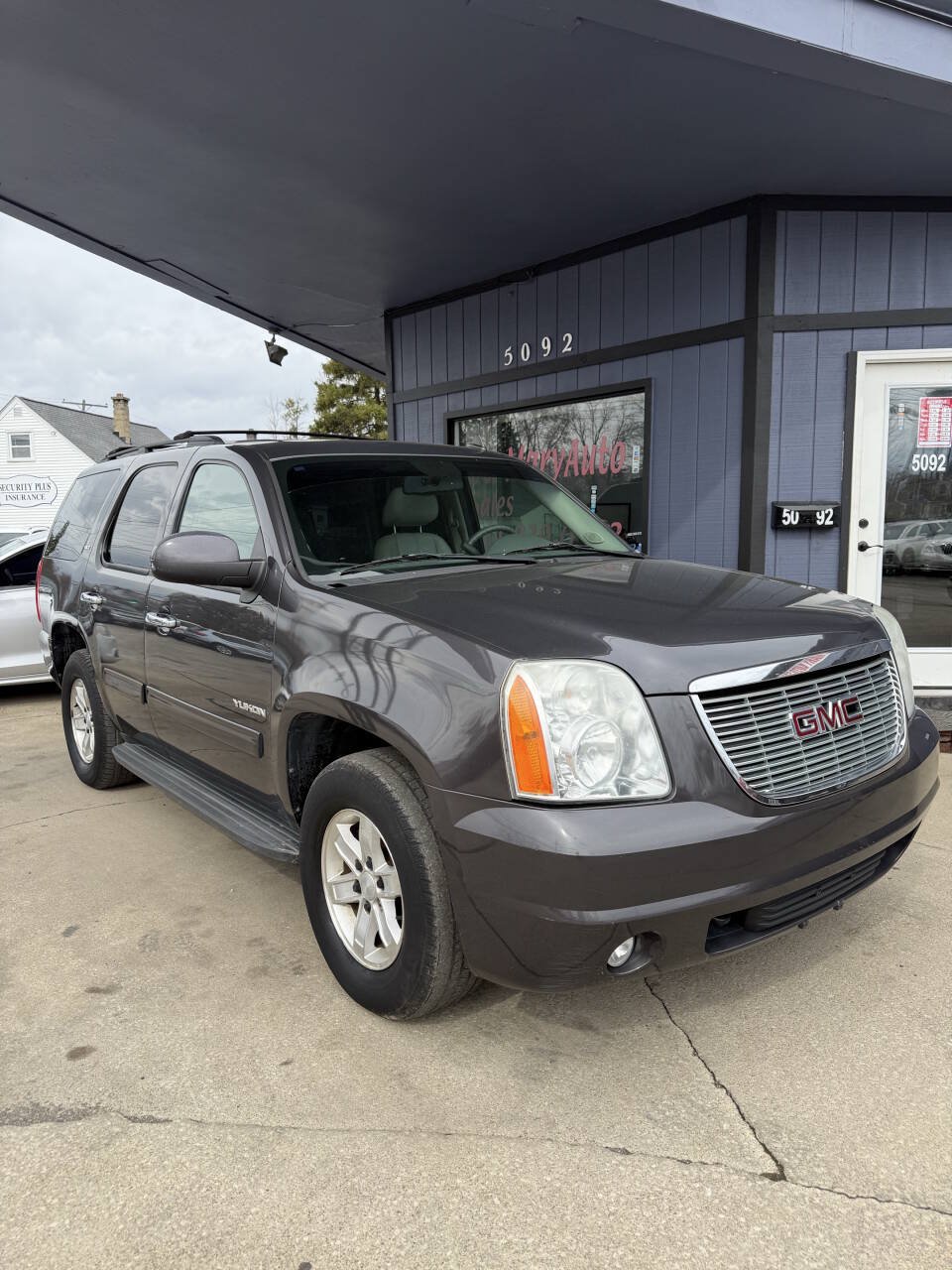 Used 2010 GMC Yukon SLT RWD image 1