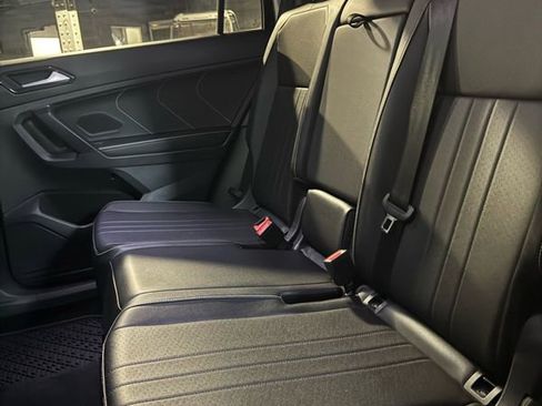 Used 2022 Volkswagen Tiguan SE AWD/4WD image 17