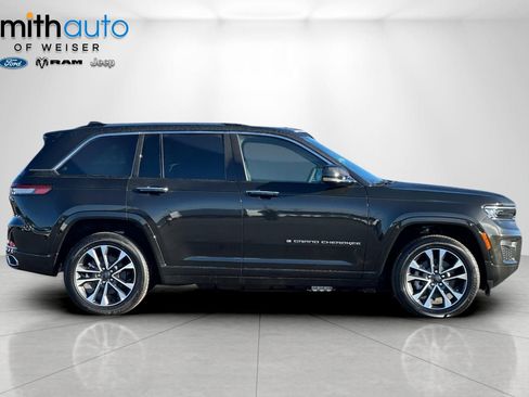 Used 2024 Jeep Grand Cherokee Overland w/ Luxury Tech Group IV AWD/4WD image 4