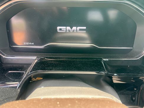 Used 2024 GMC Sierra 1500 SLT w/ SLT Premium Plus Package AWD/4WD image 11