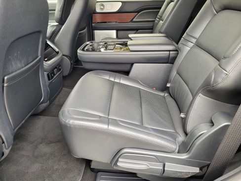 Used 2023 Lincoln Navigator Reserve image 10