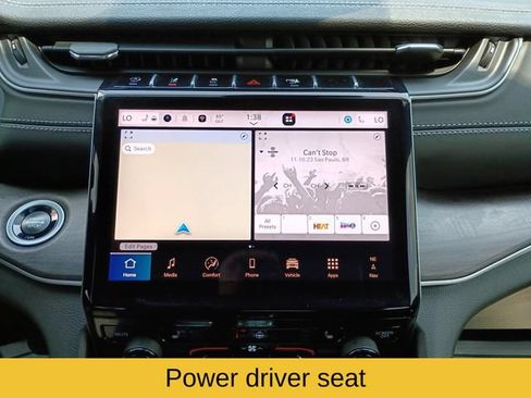 Used 2025 Jeep Grand Cherokee Limited AWD/4WD image 17