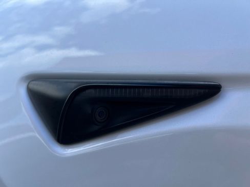 Used 2023 Tesla Model Y Long Range AWD/4WD image 28