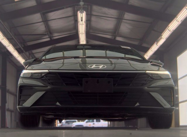 Used 2026 Hyundai Elantra Sport FWD image 3