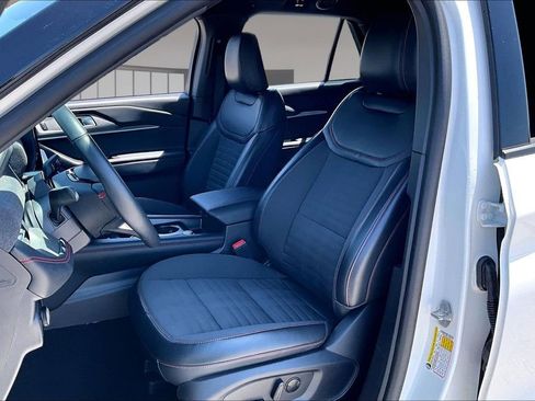 Used 2025 Ford Explorer ST-Line w/ ST-Line Street Pack AWD/4WD image 24