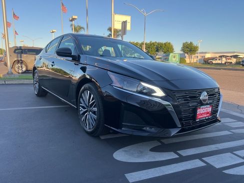 Used 2025 Nissan Altima 2.5 SV FWD image 6