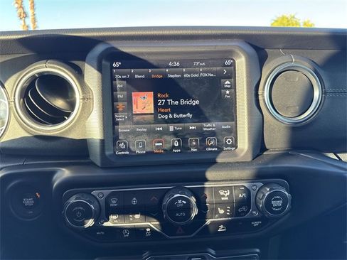 Used 2020 Jeep Gladiator Overland image 16