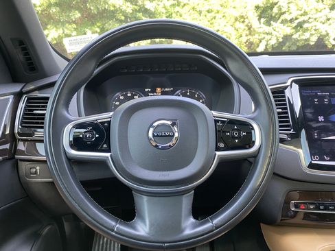 Used 2018 Volvo XC90 T6 Momentum w/ Convenience Package AWD/4WD image 16