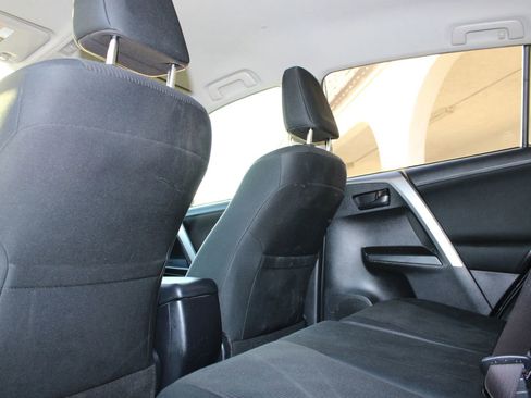 Used 2016 Toyota RAV4 LE image 8