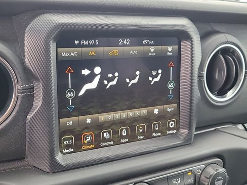 Used 2023 Jeep Wrangler Unlimited Sahara image 21